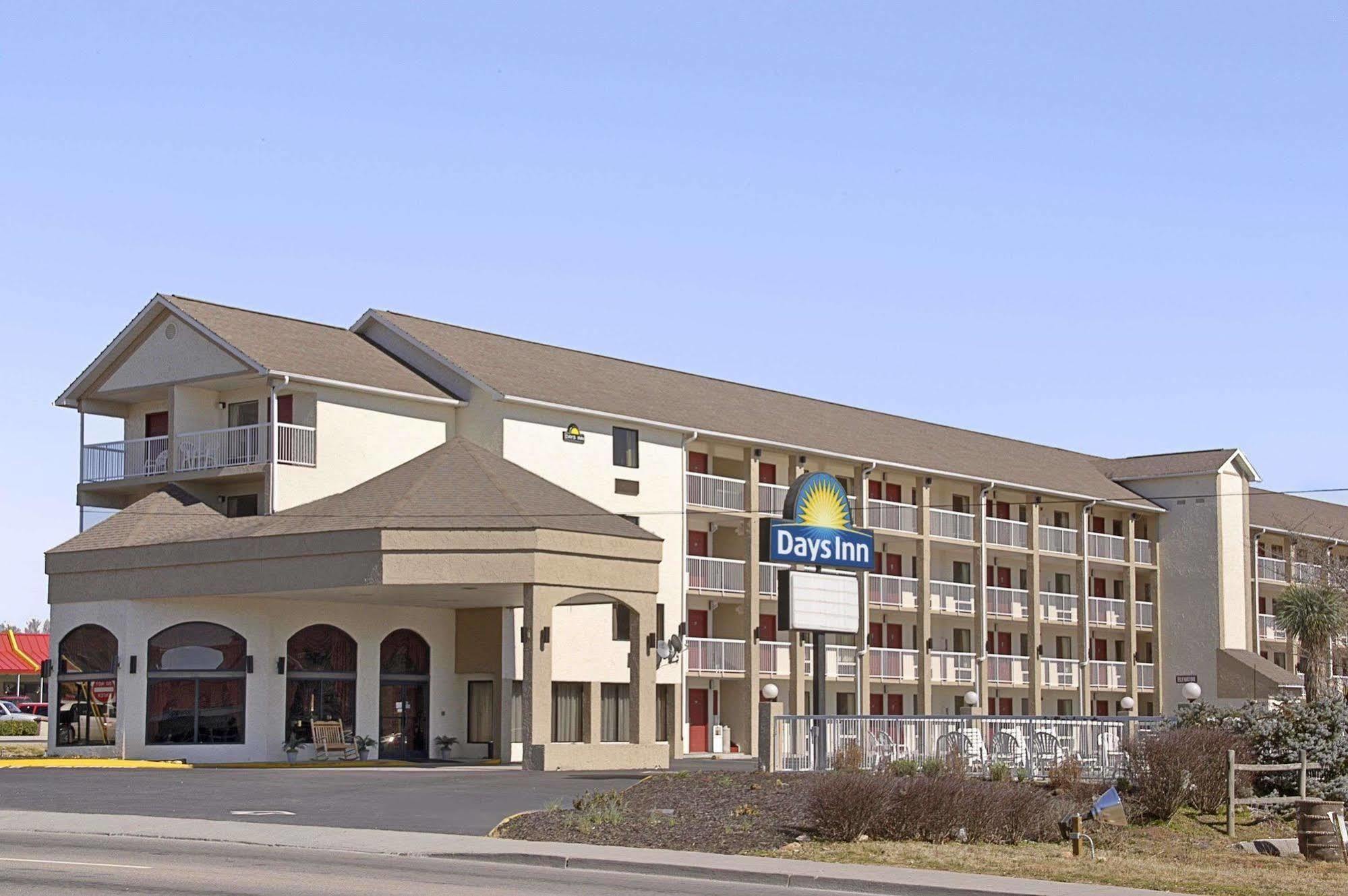 Days Inn By Wyndham Apple Valley Pigeon Forge/סביירוויל מראה חיצוני תמונה