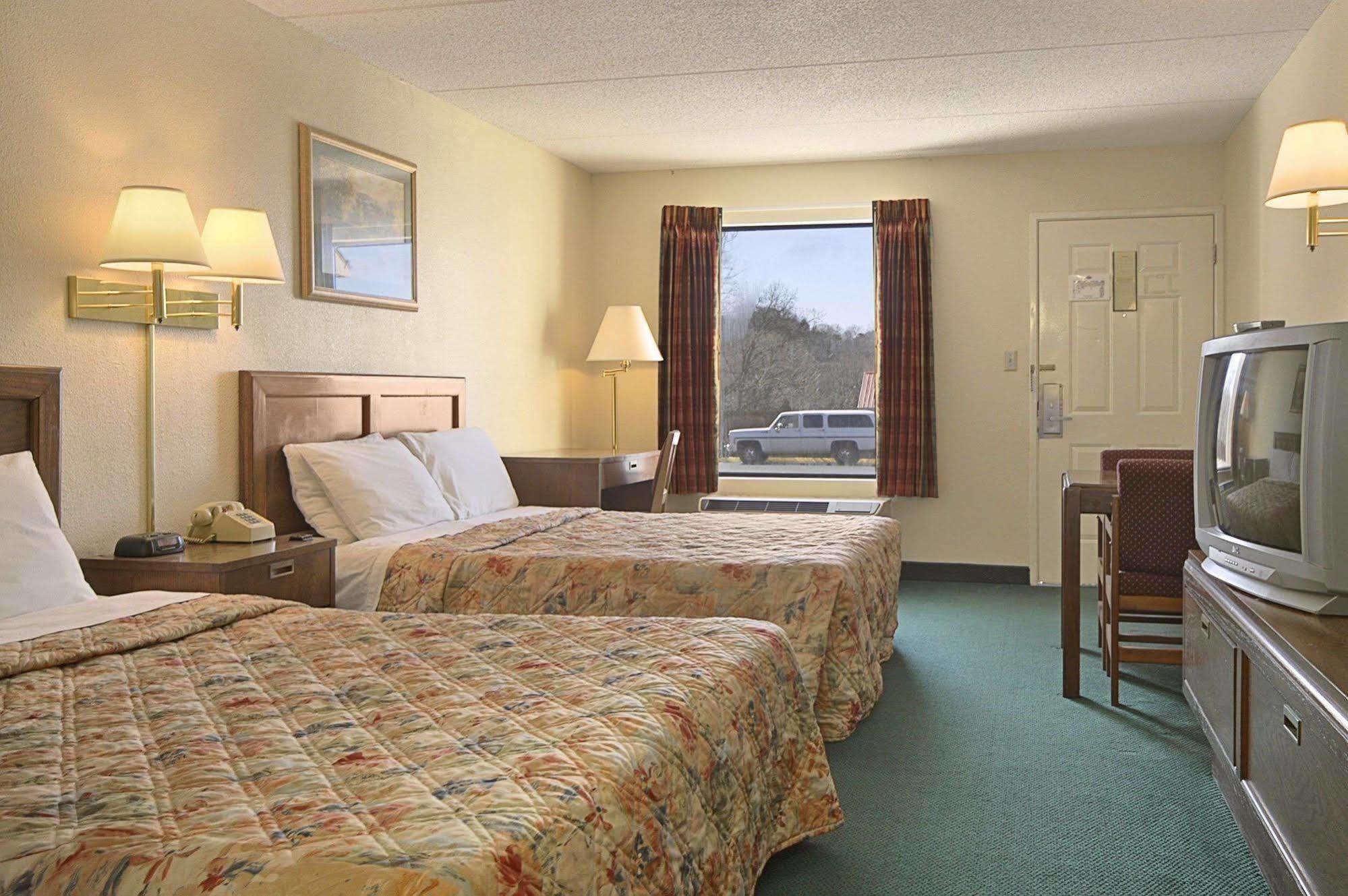 Days Inn By Wyndham Apple Valley Pigeon Forge/סביירוויל מראה חיצוני תמונה